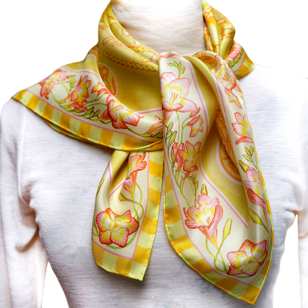 Emanate sunshine in the Golden Sky luxury pure silk scarf of PSICHORA.