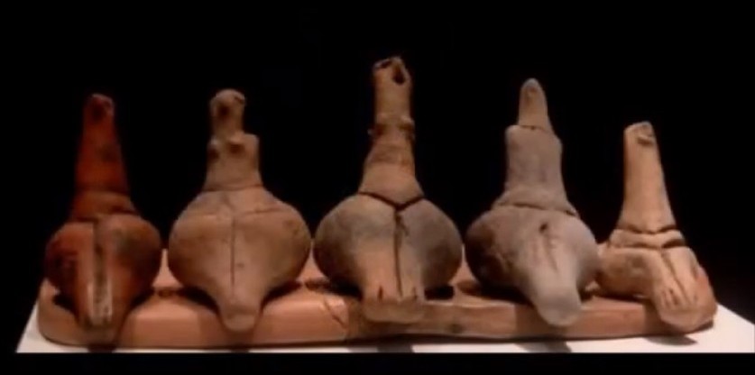 Female-figurines of the Trypillia-Cucuteni culture.