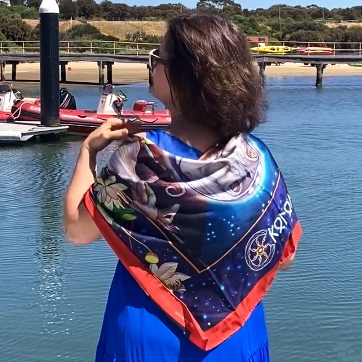 Stepping in style with the Orion luxury silk scarf by PSICHORA.