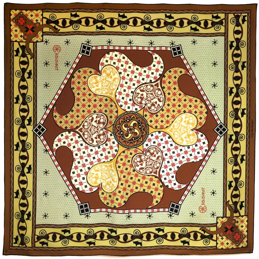 Experience the unique atmosphere of the terracotta and olive-hued Talisman silk scarf. Designed in Australia and handcrafted in Italy, this luxurious accessory fosters a sense of harmony—infused with love—and inner stability. Feel the protective power of the Talisman, enhanced by the energy of DNA symbols from the Trypillian culture.