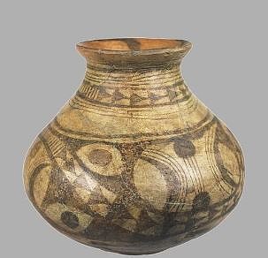 The Trypillian clay pot referencing the cellular development.